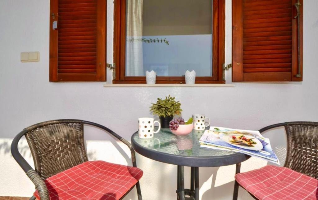 Apartments Paz Vinišće 外观 照片